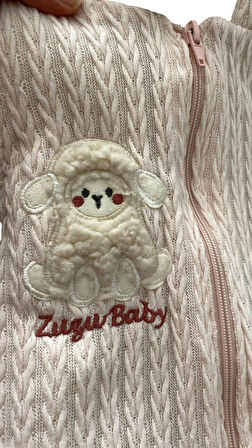 0-3 AY İÇİ  KUZU ASTARLI DIŞI JAKARLI SAÇ ÖRGÜLÜ KUZU NAKIŞLI FERMUARLI KAPŞONLU TULUM