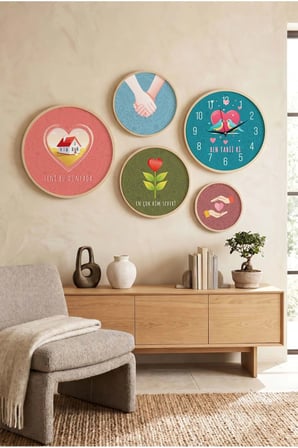 5 Parça Yuvarlak Ahşap Çerçeveli Renkli Minimalist Sevgi Sözü Tablo Ve Saat Seti