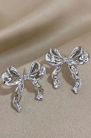 Kadın Özel Tasarım Fiyonk Figürlü 2.5 cm Küpe 001