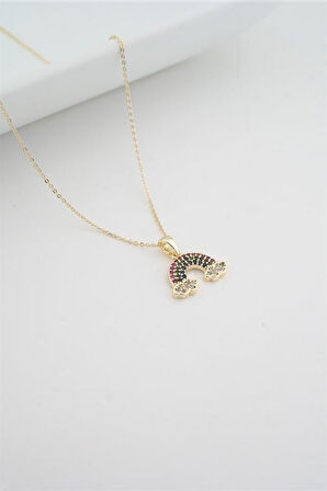 Kadın Gökkuşağı Figürlü Kolye – Renkli Taşlı & Zarif Tasarım