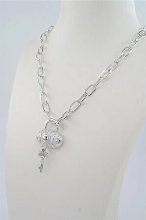 Kadın Özel Tasarım Çanta ve Kilit Figürlü Mineli Kolye