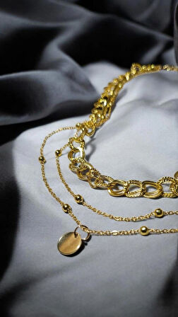 Altın Renk Üç Katlı Zincir Kolye – Kalın Choker & İnce Zincir & Madalyon Uç Detaylı
