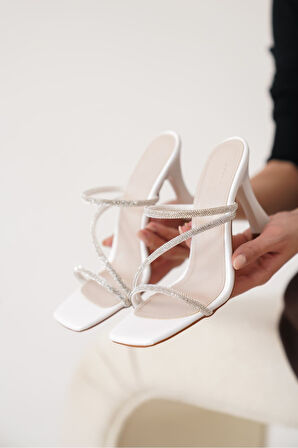 Capella Premium Beyaz Kadın Taşlı Topuklu Terlik