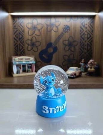 Stitch Işıklı Kar Küresi - 9 cm x 6 cm - Mavi Hediyelik-Dekoratif Kar Küresi(mesajla bildirmeniz halinde dilediğiniz not u hediye paketi üzerine yazılıp gönderim yapılmaktadır)