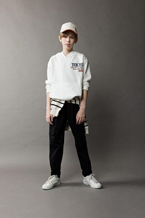 DeFacto Erkek Çocuk Oversize Geniş Kalıp Kapüşonlu Sırt Baskılı Sweatshirt D8495A825SPWT32