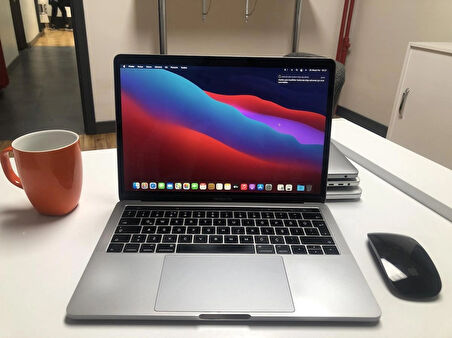 APPLE A1706 MACBOOK PRO 13 2017 İ5 8GB RAM 256GB SSD TOUCHBARLI - SIFIR AYARINDA , MAĞAZA GARANTİLİ