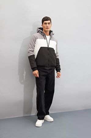 DeFacto Slim Fit Şişme Mont Dar Kesim Renk Bloklu Kapüşonlu Polar Astarlı Fermuarlı N4530AZ24AUGR361