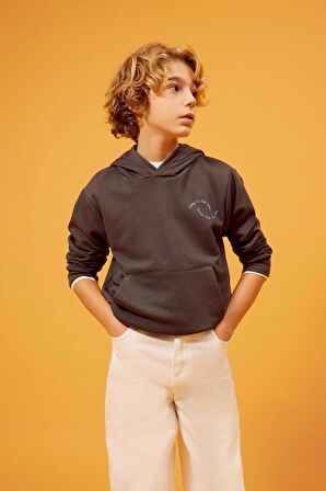 DeFacto Erkek Çocuk Sırt Baskılı Kapüşonlu Sweatshirt B5487A823WNAR212