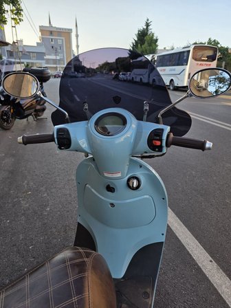 MOTOCAM Arora AR50 Cappucino Ön Cam 2020-2026 Model 39cm Siyah Renkli 4mm APARATSIZ