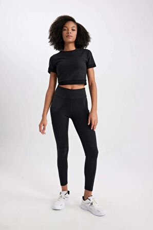 DeFactoFit Crop Bisiklet Yaka Sporcu Kısa Kollu Tişört A2505AX23AUBK81