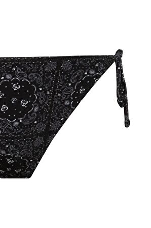 DeFacto Regular Fit Şal Desenli Bikini Altı-Fall in Love C3177AX24SMBK81