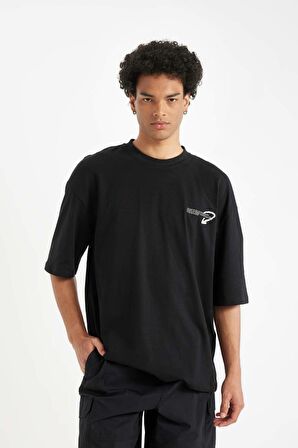 DeFacto Siyah Loose Fit Bisiklet Yaka Sırt Baskılı Pamuklu Kısa Kollu Tişört B8949AX24AUBK81