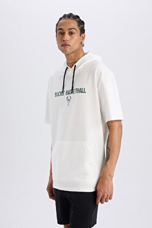 DeFactoFit NBA Milwaukee Bucks Oversize Geniş Kalıp Kapüşonlu Sırt Baskılı Kısa Kollu Tişört D6689AX25SPER105