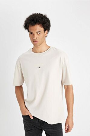DeFacto Comfort Regular Fit Rahat Kesim Bisiklet Yaka Sırt Baskılı Pamuklu Kısa Kollu Tişört C6142AX24AUBG757