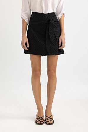 DeFacto Normal Bel Astarlı Brode Mini Etek B9946AX24SMBK81