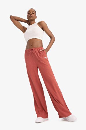 DeFactoFit NBA New York Knicks Wide Leg Cepli Geniş Paça Standart Boy Krinkıl Kumaş Sporcu Pantolon D8805AX25SPBR480