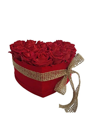 Kalpli Kutuda Gerçek Grünümlü Kadife Gül Ile Hazırlanmış Sevgiliye Buket