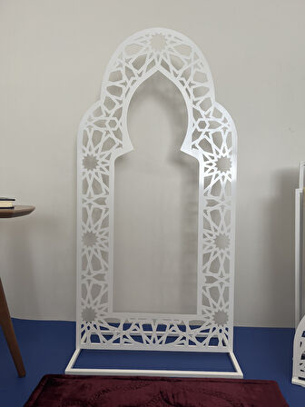 Ayaklı Metal Mihrab, İslami Motifli, Namaz Köşesi, Mescit Dekoru Beyaz