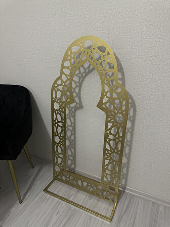 Ayaklı Metal Mihrab, İslami Motifli, Namaz Köşesi, Mescit Dekoru Gold