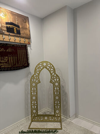 Ayaklı Metal Mihrab, İslami Motifli, Namaz Köşesi, Mescit Dekoru Gold