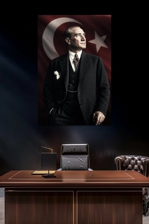 Atatürk Portre Baskılı Cam Tablo – Türk Bayraklı Prestij Serisi UV Baskı Duvar Dekoru