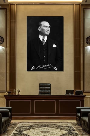 Atatürk İmzalı Siyah Beyaz Baskılı Cam Tablo – Klasik Şık UV Baskı Duvar Dekoru
