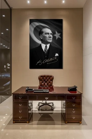 Atatürk Portre Baskılı Cam Tablo – Türk Bayrağı Arka Planlı Şık Tasarım
