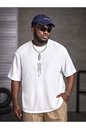 Erkek Göğüs Dikey Baskılı Oversize T-shirt