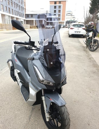 MOTOCAM Apache Ventro 150 Ön Cam 2022-2026 Model 75cm Füme Renkli 4mm UZUN