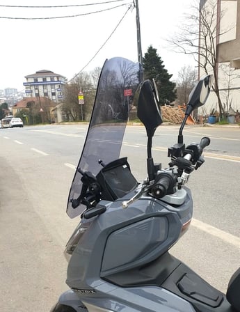 MOTOCAM Apache Ventro 150 Ön Cam 2022-2026 Model 75cm Füme Renkli 4mm UZUN