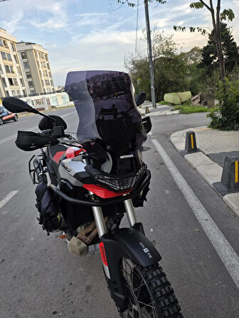 MOTOCAM Aprilia Tuareg 660 Siperlik Ön Cam 2022-2025 Model 58cm Siyah Renkli 4mm