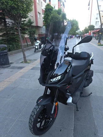 MOTOCAM Aprilia SR GT 400 Ön Cam 2025-2026 Model 63cm Füme Renkli 4mm