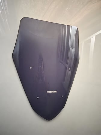 MOTOCAM Arora GS 525 Ön Cam 2022-2026 Model 43cm Füme Renkli 4mm