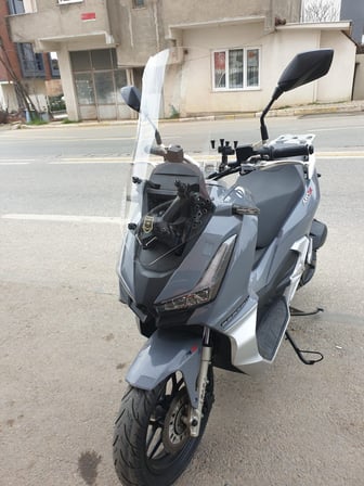 MOTOCAM Arora Beatrix 150 Ön Cam 2023-2026 Model 65cm Şeffaf Renkli 4mm ORTA BOYLU