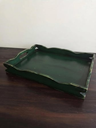 El Boyaması Eskitme Ahşap Dekoratif Tepsi - Antik Yeşil Kahve Sunum Tepsisi (29x41x6 cm)