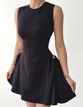 More İnci Detaylı Elbise