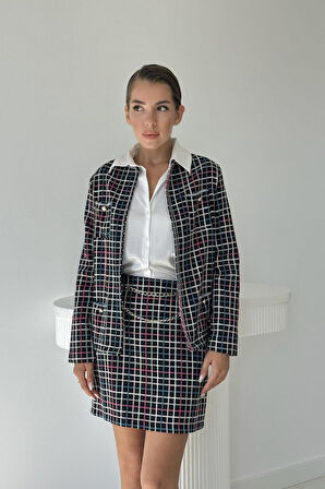 Siyah Önü Açık Ceket Ve Eteği Zincirli Takım