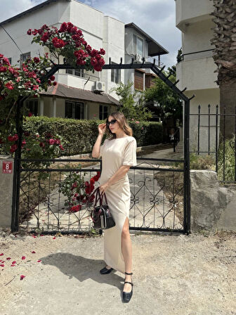 Kısa Kollu Uzun Yandan Yırtmaçlı Elbise - Beyaz