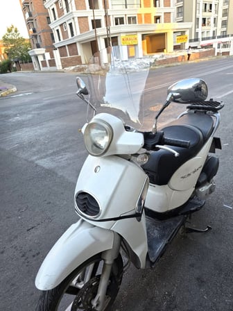 MOTOCAM Aprilia Scarabeo 200 İe Ön Cam 35cm 2008-2015 Model Şeffaf Renkli 4mm