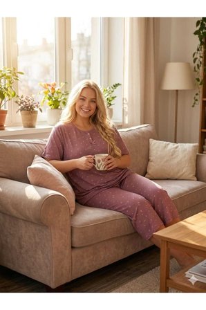Büyük Beden Kısa Kol Kapri Yumuşak Tuşeli Likralı Örme Pijama Takımı
