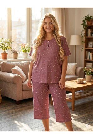 Büyük Beden Kısa Kol Kapri Yumuşak Tuşeli Likralı Örme Pijama Takımı