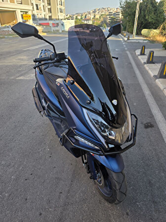 MOTOCAM Arora Safari PRO Siperlik Ön Cam 2023-2025 Model 70cm Siyah Renkli 4mm ORİJİNAL BOYLU