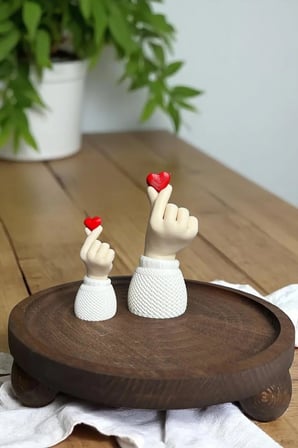 Korean Heart 2li Biblo Seti, Dekoratif Kalp Tutan El Sevimli Hediyelik, 9cm-14cm