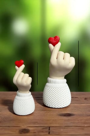 Korean Heart 2li Biblo Seti, Dekoratif Kalp Tutan El Sevimli Hediyelik, 9cm-14cm