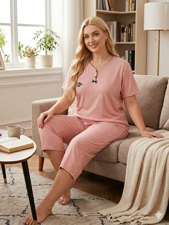 Büyük Beden Kısa Kollu Likralı Pegasus Kumaş Kapri Pijama Takımı