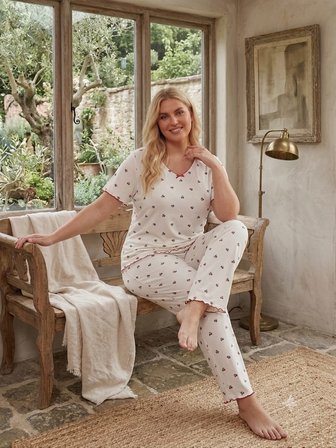 Büyük Beden Kısa Kol Pamuklu Ultrasoft Likralı Kapri Pijama Takımı