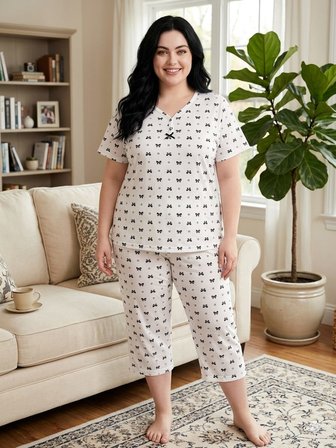 Büyük Beden Kısa Kollu Yumuşak Tuşeli Likralı Kapri Pijama Takımı