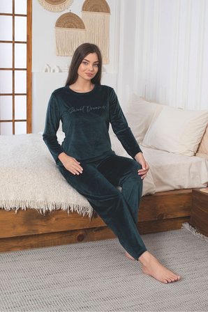 Kadın Kırmızı Renk Likralı Kadife Pijama Takımı