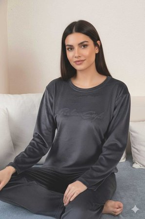 Kadın Kırmızı Renk Likralı Kadife Pijama Takımı