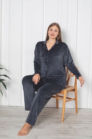 Büyük Beden Boydan Düğmeli Kadife Pijama Takımı